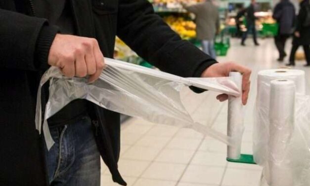 У Запоріжжі почали діяти обмеження на пластикові пакети – фото