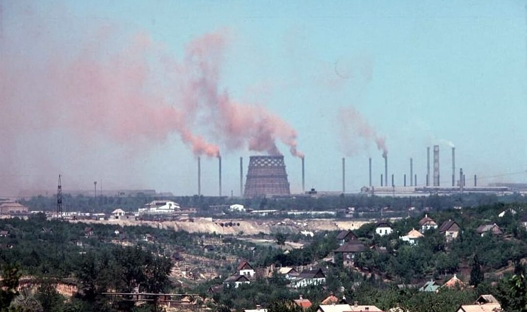 У Запоріжжі димлять заводи, як і пів сотні років тому – фото