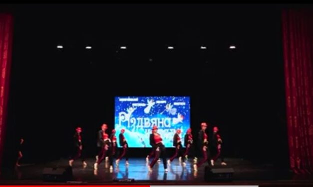 У Запоріжжі на сцені відтворили елементи хореографії поп короля – Майкла Джексона (відео)