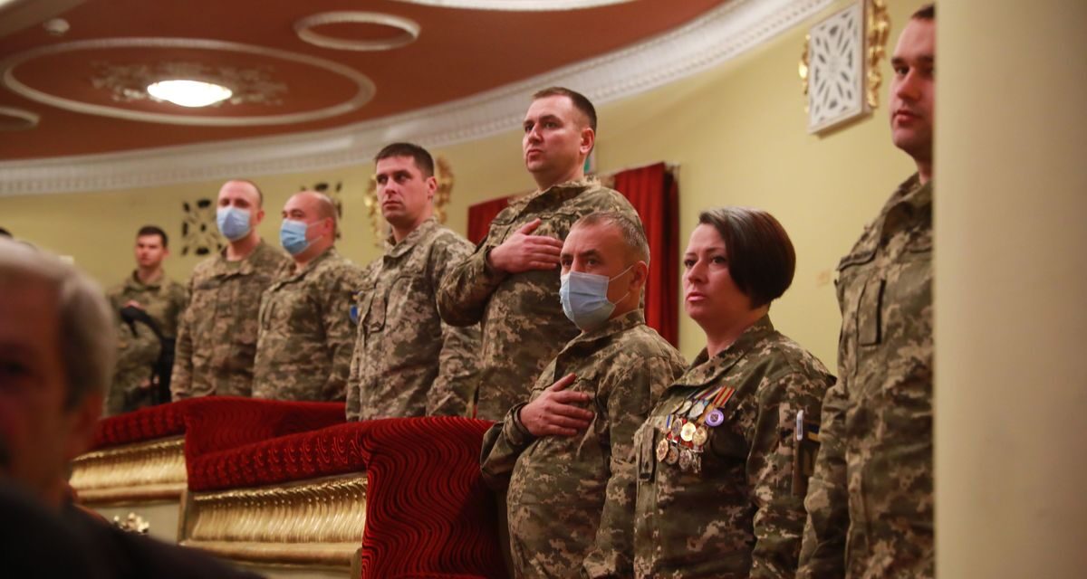 З нагоди Дня ЗСУ запорізькі воїни та члени їх родин отримали ордени «За мужність» – фото