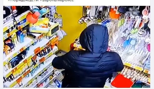 У Запоріжжі «меломан», який скоїв крадіжку в магазині, сам себе видав – відео