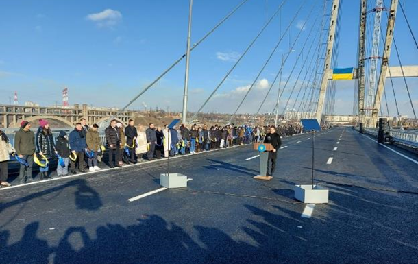 До Дня Незалежності України запоріжцям обіцяють добудувати мостові переходи