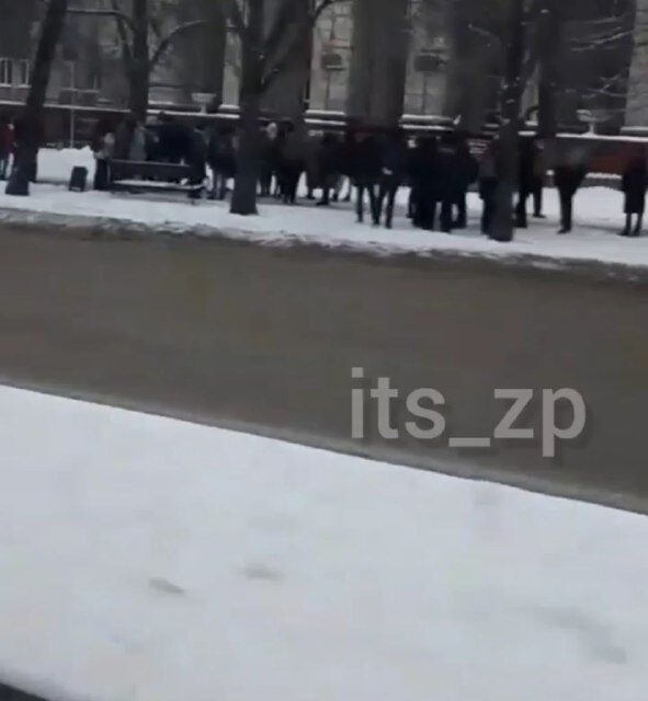 Сьогодні знову евакуюють учнів шкіл та коледжів Запоріжжя – відео