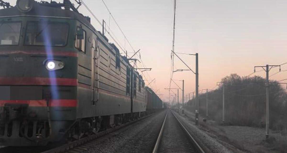 У Запоріжжі під потяг потрапив чоловік, він помер на місці події