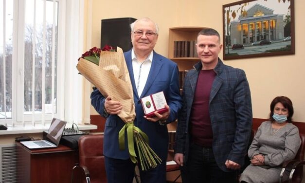 Колишній голова ЗОДА та міста отримав відзнаку виконкому і нагороджений орденами – фото