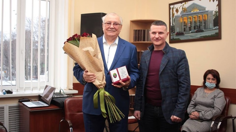 Колишній голова ЗОДА та міста отримав відзнаку виконкому і нагороджений орденами – фото
