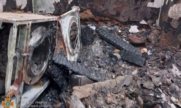 У Запоріжжі на пожежі загинув чоловік, будинок вигорів вщент – фото