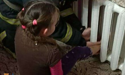 На Запоріжжі нога дитини застрягла в радіаторі – фото