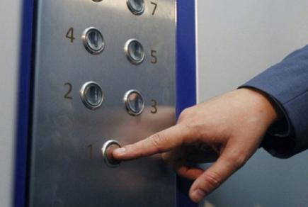 У Запоріжжі для того, щоб скористатися ліфтом треба залишити відповідну заявку на «15-80»